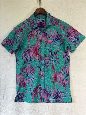 Retro Rifle Shirt AKs and Vacays Button Up Short Sleeve Men Size Small Hawaiian